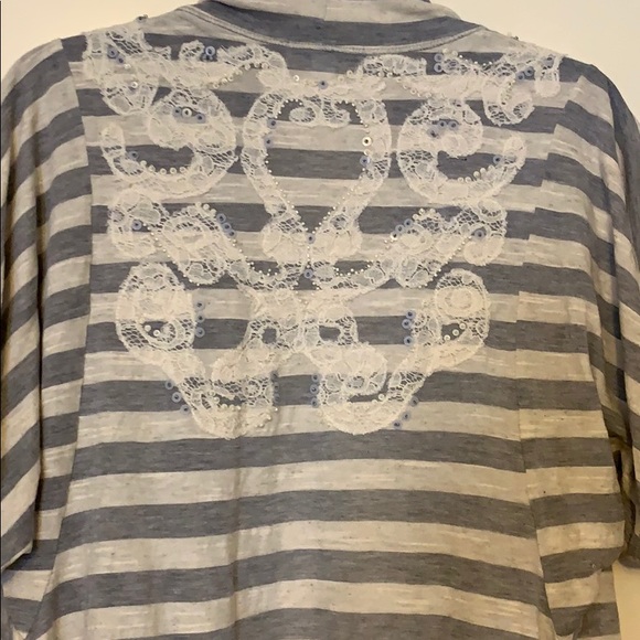 Lulumari Striped Vest with Lace - Picture 4 of 6